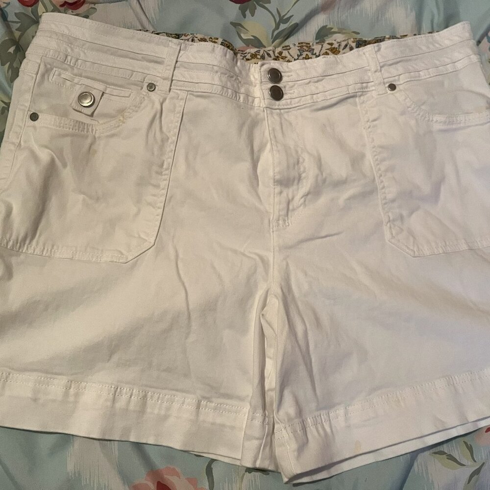 Dakota White Shorts size 16